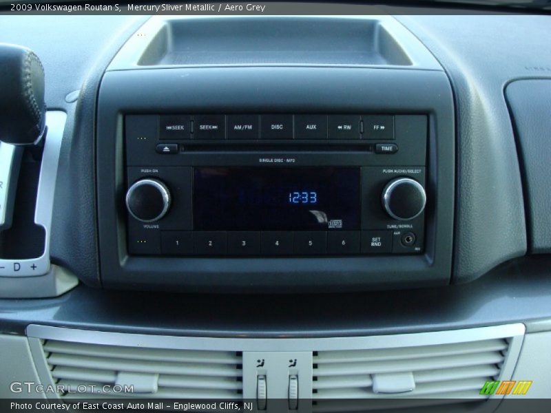 Mercury Sliver Metallic / Aero Grey 2009 Volkswagen Routan S