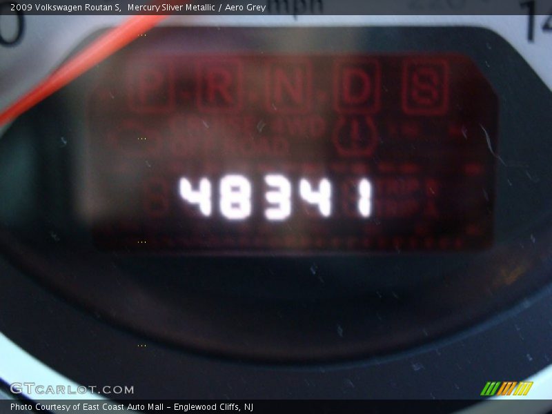 Mercury Sliver Metallic / Aero Grey 2009 Volkswagen Routan S