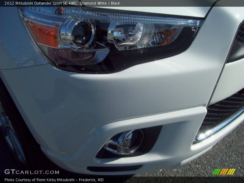 Diamond White / Black 2012 Mitsubishi Outlander Sport SE 4WD