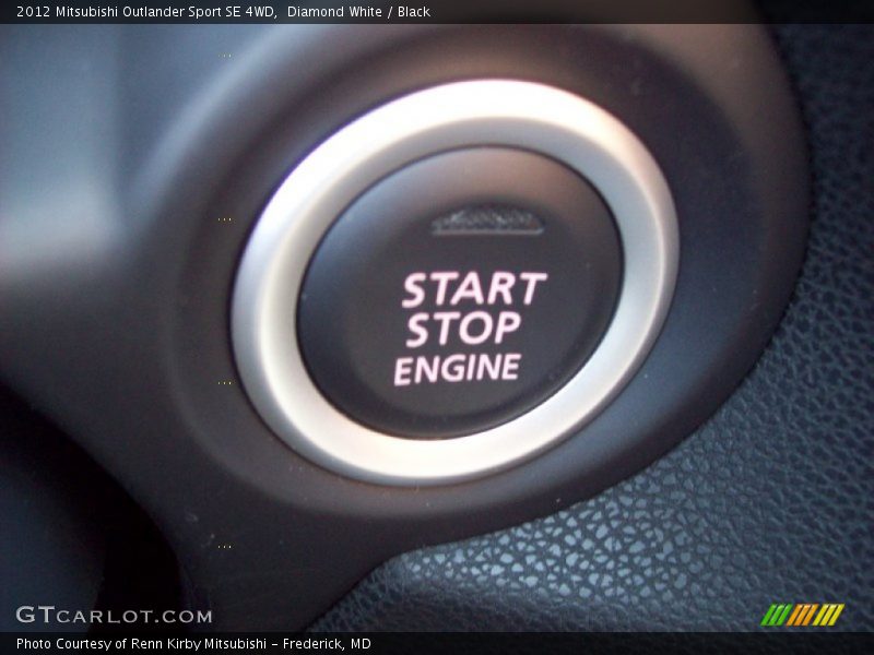 Diamond White / Black 2012 Mitsubishi Outlander Sport SE 4WD