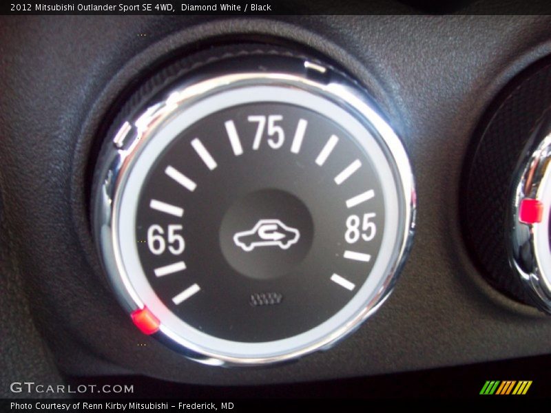 Diamond White / Black 2012 Mitsubishi Outlander Sport SE 4WD