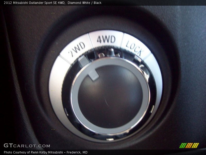 Diamond White / Black 2012 Mitsubishi Outlander Sport SE 4WD