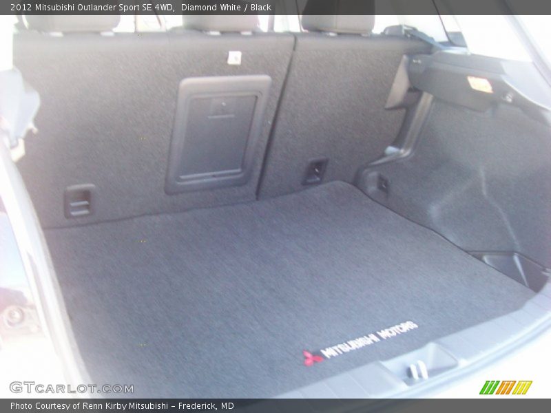 Diamond White / Black 2012 Mitsubishi Outlander Sport SE 4WD