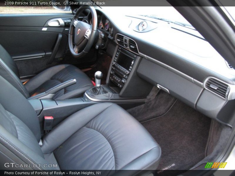 Dashboard of 2009 911 Turbo Coupe