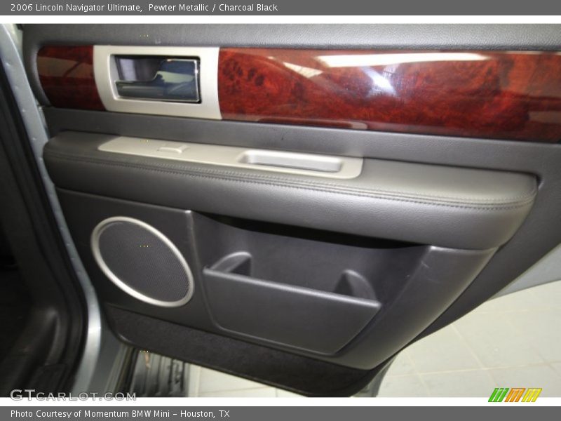 Pewter Metallic / Charcoal Black 2006 Lincoln Navigator Ultimate