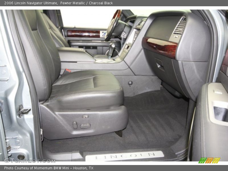 Pewter Metallic / Charcoal Black 2006 Lincoln Navigator Ultimate