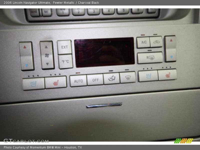 Controls of 2006 Navigator Ultimate