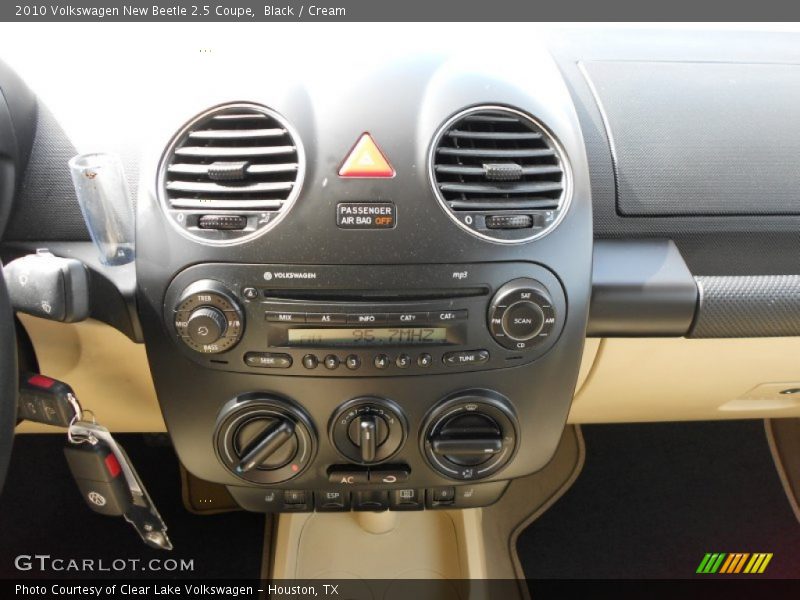Black / Cream 2010 Volkswagen New Beetle 2.5 Coupe