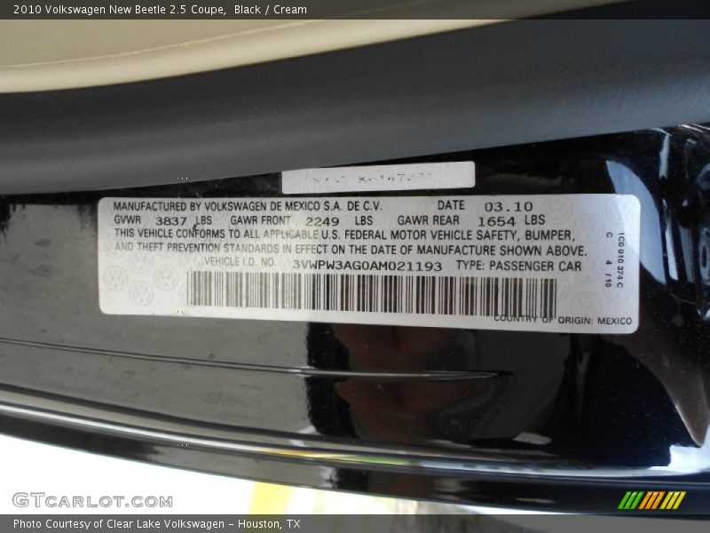 Black / Cream 2010 Volkswagen New Beetle 2.5 Coupe