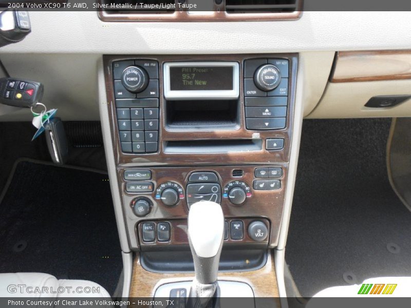 Silver Metallic / Taupe/Light Taupe 2004 Volvo XC90 T6 AWD