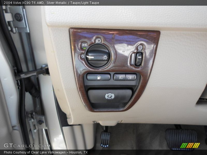 Silver Metallic / Taupe/Light Taupe 2004 Volvo XC90 T6 AWD