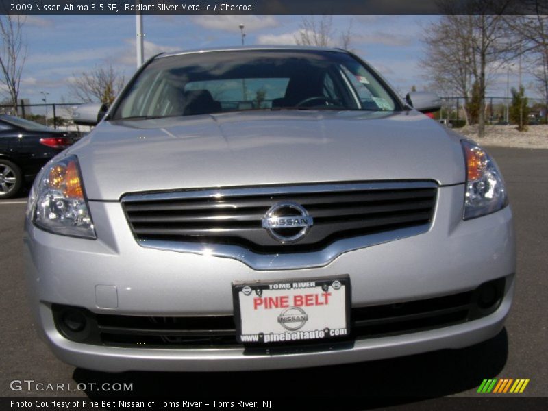 Radiant Silver Metallic / Charcoal 2009 Nissan Altima 3.5 SE