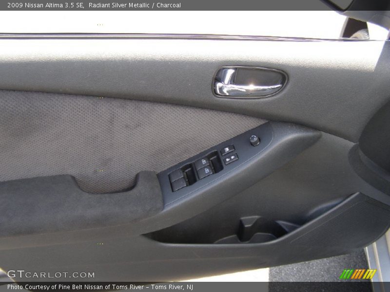 Radiant Silver Metallic / Charcoal 2009 Nissan Altima 3.5 SE