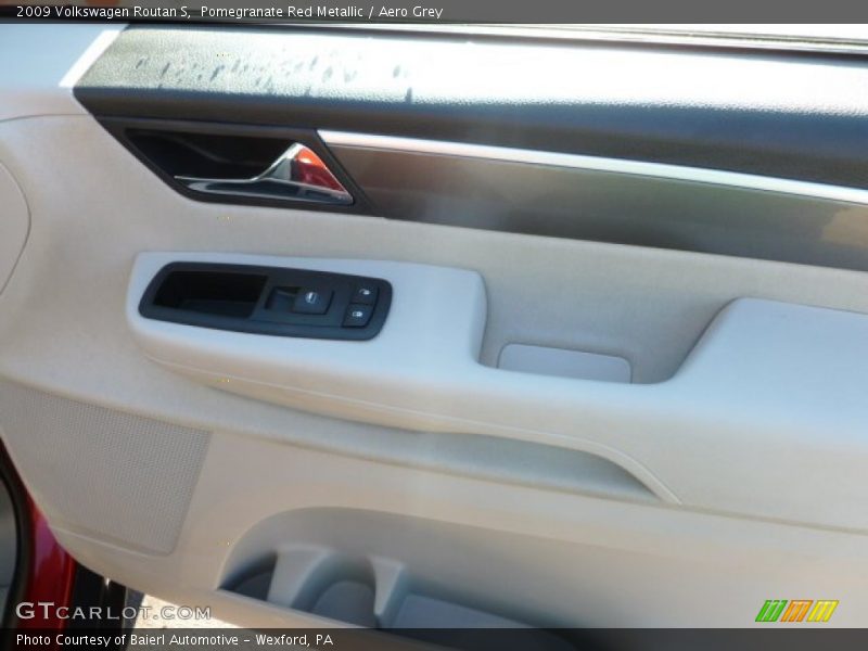 Pomegranate Red Metallic / Aero Grey 2009 Volkswagen Routan S