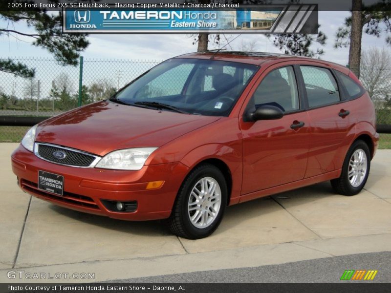 Blazing Copper Metallic / Charcoal/Charcoal 2005 Ford Focus ZX5 SE Hatchback