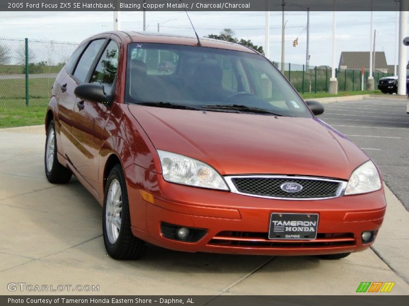 Blazing Copper Metallic / Charcoal/Charcoal 2005 Ford Focus ZX5 SE Hatchback