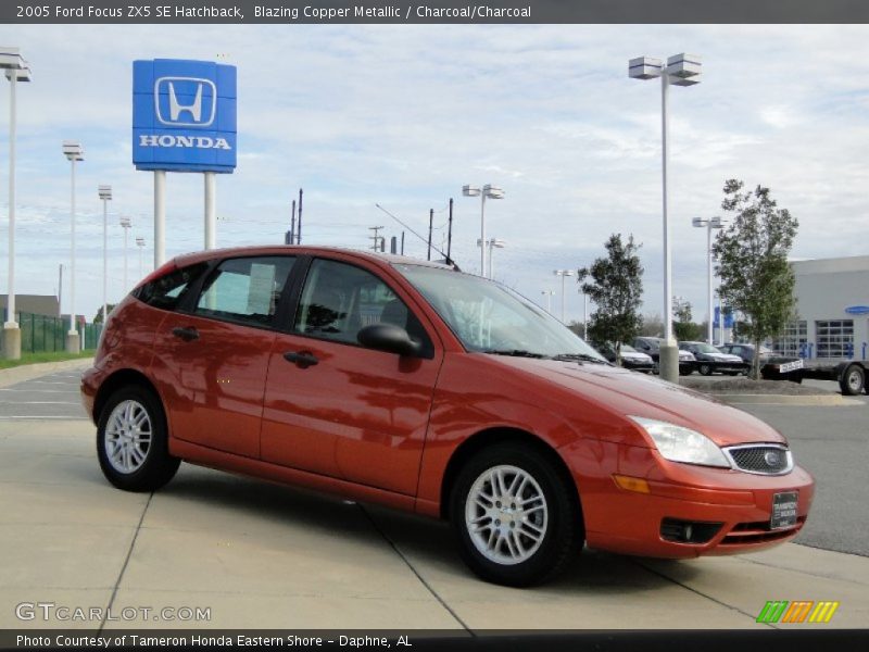 Blazing Copper Metallic / Charcoal/Charcoal 2005 Ford Focus ZX5 SE Hatchback