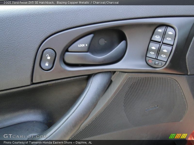 Blazing Copper Metallic / Charcoal/Charcoal 2005 Ford Focus ZX5 SE Hatchback