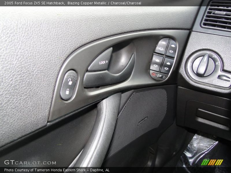 Blazing Copper Metallic / Charcoal/Charcoal 2005 Ford Focus ZX5 SE Hatchback