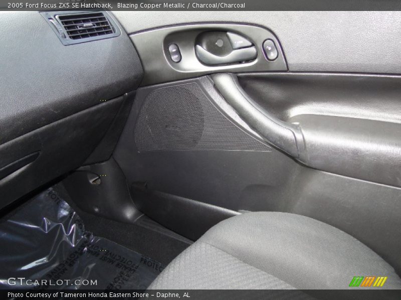 Blazing Copper Metallic / Charcoal/Charcoal 2005 Ford Focus ZX5 SE Hatchback