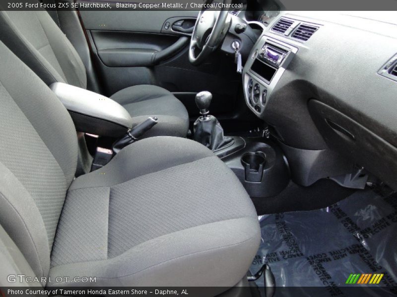 Blazing Copper Metallic / Charcoal/Charcoal 2005 Ford Focus ZX5 SE Hatchback