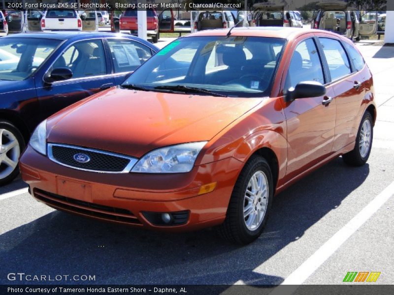 Blazing Copper Metallic / Charcoal/Charcoal 2005 Ford Focus ZX5 SE Hatchback