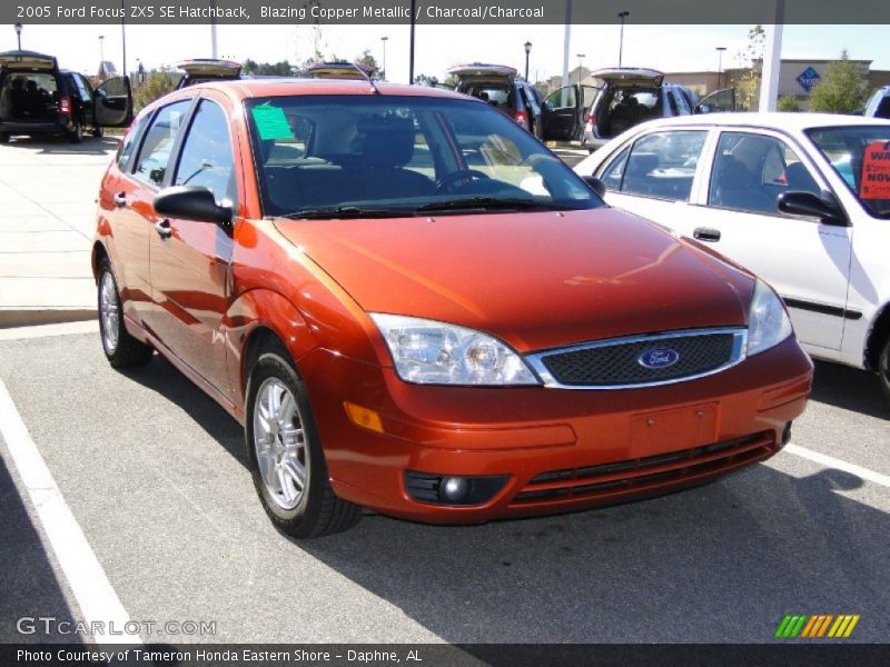 Front 3/4 View of 2005 Focus ZX5 SE Hatchback