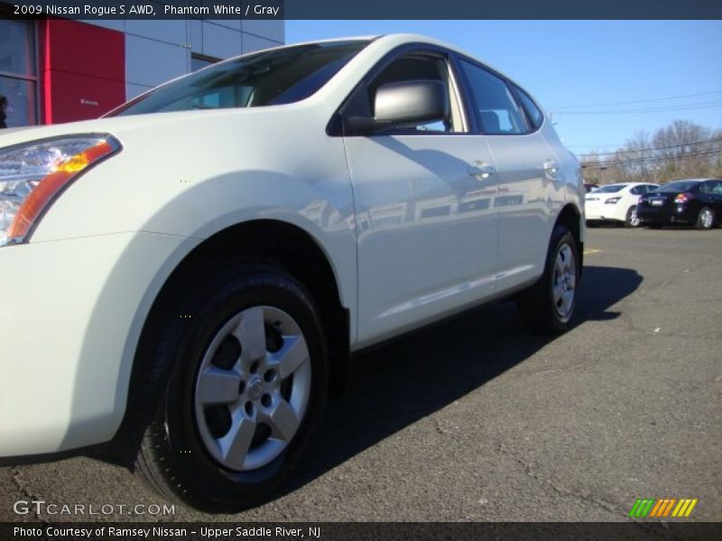 Phantom White / Gray 2009 Nissan Rogue S AWD