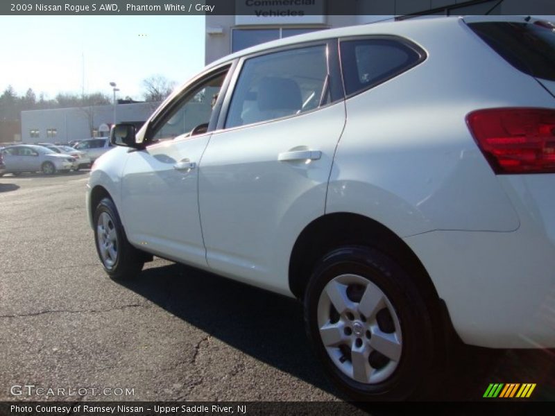 Phantom White / Gray 2009 Nissan Rogue S AWD