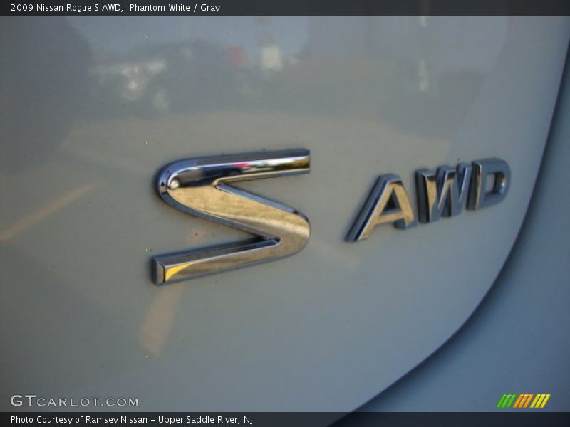 Phantom White / Gray 2009 Nissan Rogue S AWD