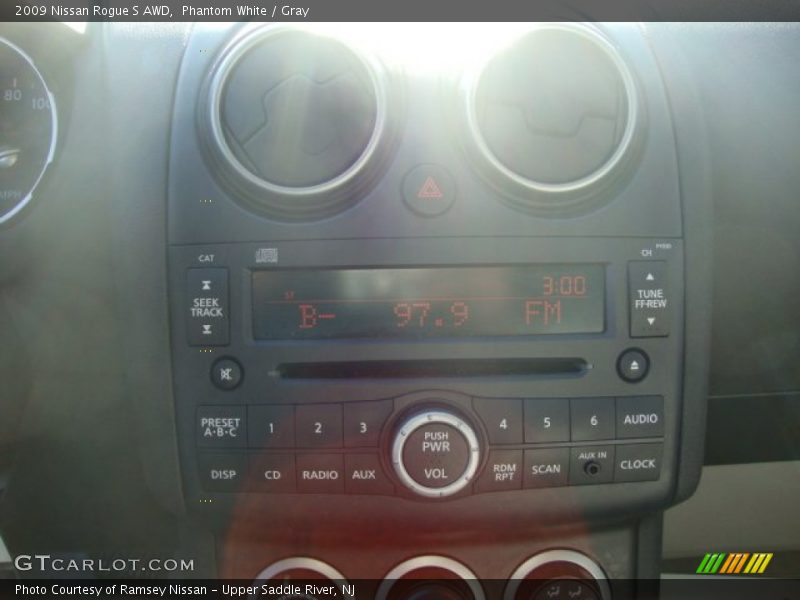 Phantom White / Gray 2009 Nissan Rogue S AWD
