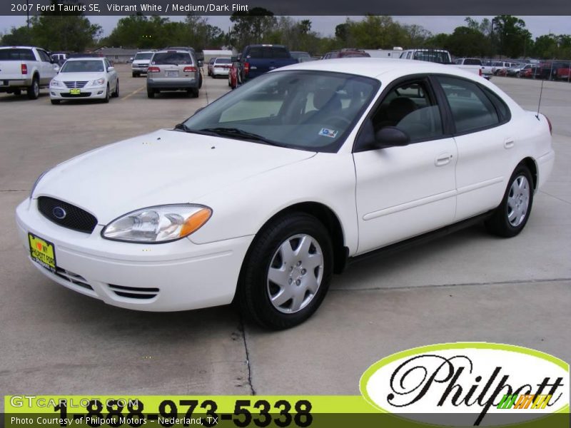 Vibrant White / Medium/Dark Flint 2007 Ford Taurus SE