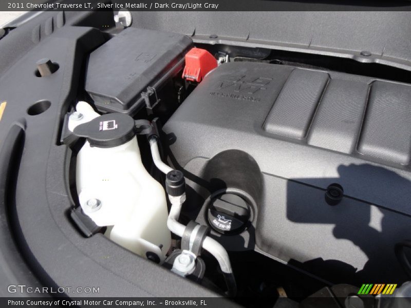 Silver Ice Metallic / Dark Gray/Light Gray 2011 Chevrolet Traverse LT