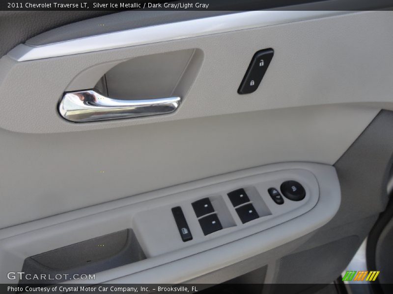 Silver Ice Metallic / Dark Gray/Light Gray 2011 Chevrolet Traverse LT