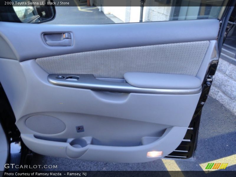 Black / Stone 2009 Toyota Sienna LE