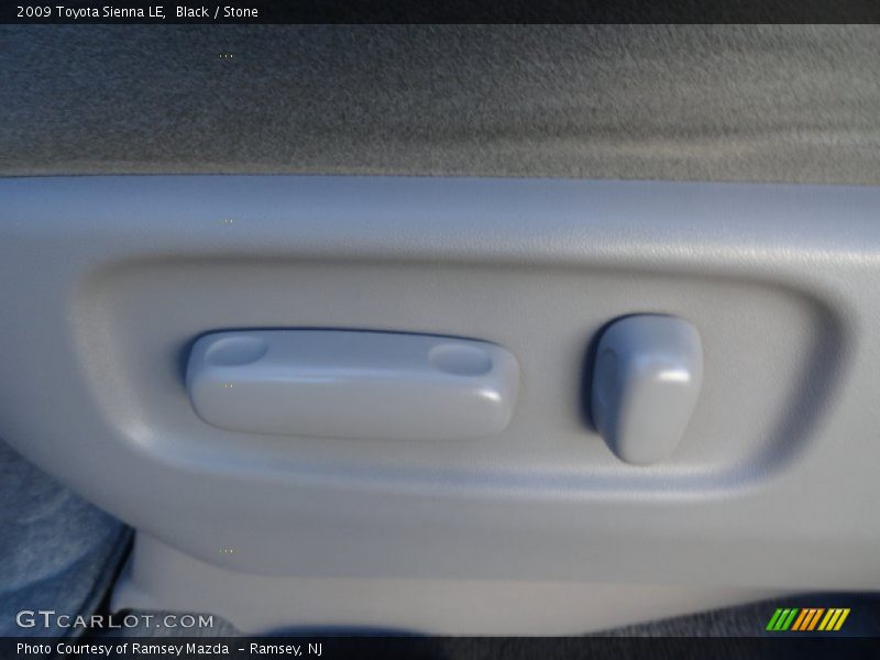 Black / Stone 2009 Toyota Sienna LE