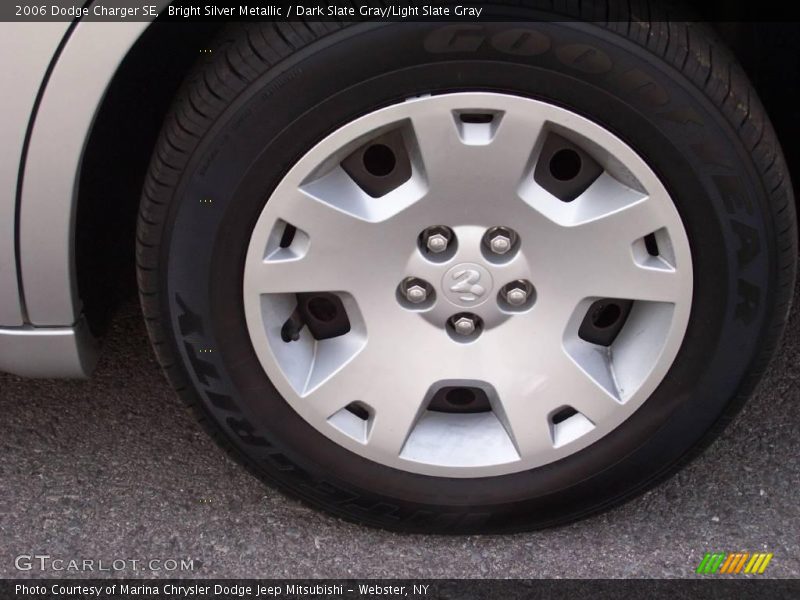 Bright Silver Metallic / Dark Slate Gray/Light Slate Gray 2006 Dodge Charger SE