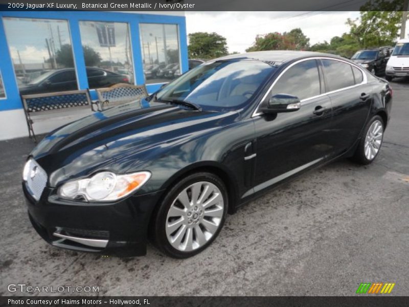 Front 3/4 View of 2009 XF Luxury