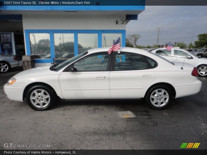 Vibrant White / Medium/Dark Flint 2007 Ford Taurus SE