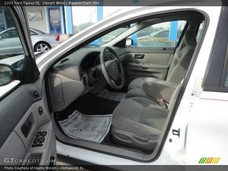 Vibrant White / Medium/Dark Flint 2007 Ford Taurus SE