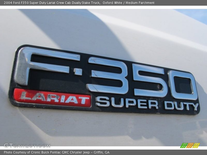 Oxford White / Medium Parchment 2004 Ford F350 Super Duty Lariat Crew Cab Dually Stake Truck