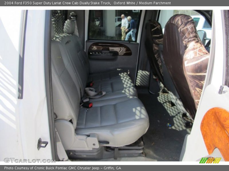 Oxford White / Medium Parchment 2004 Ford F350 Super Duty Lariat Crew Cab Dually Stake Truck