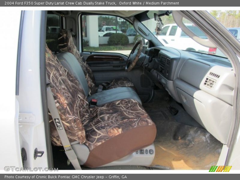 Oxford White / Medium Parchment 2004 Ford F350 Super Duty Lariat Crew Cab Dually Stake Truck