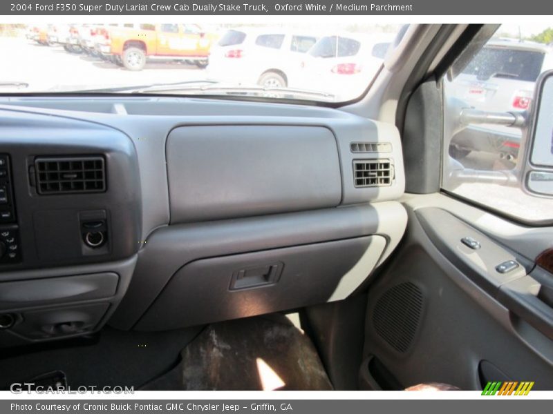 Oxford White / Medium Parchment 2004 Ford F350 Super Duty Lariat Crew Cab Dually Stake Truck
