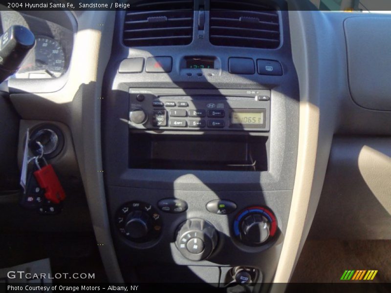 Sandstone / Beige 2004 Hyundai Santa Fe