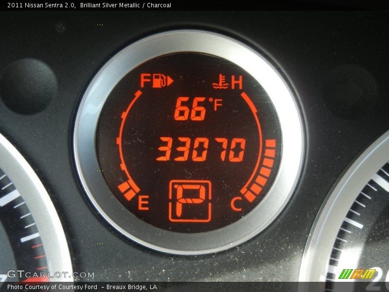 Brilliant Silver Metallic / Charcoal 2011 Nissan Sentra 2.0