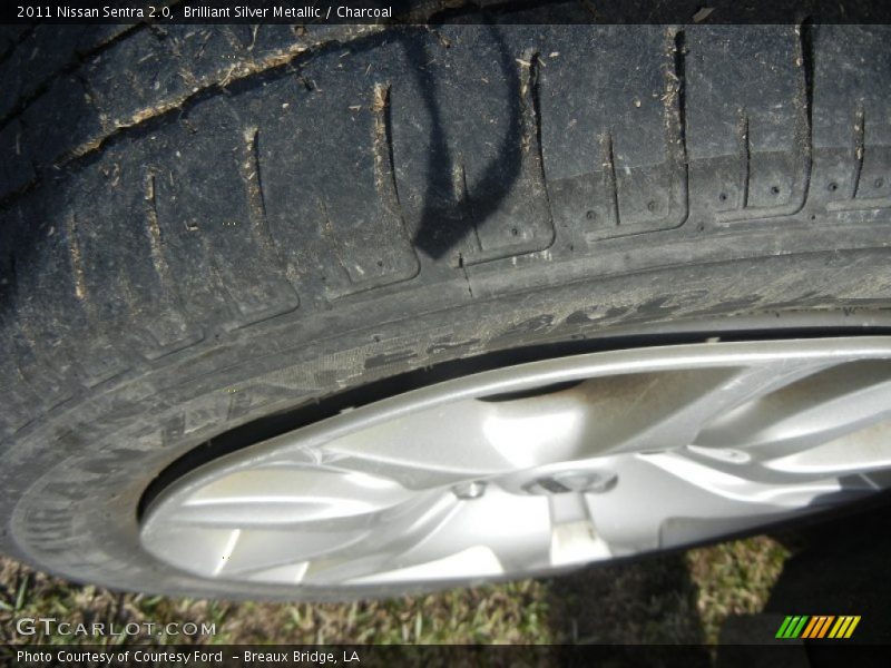 Brilliant Silver Metallic / Charcoal 2011 Nissan Sentra 2.0