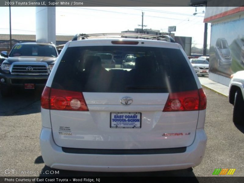 Super White / Stone 2009 Toyota Sienna LE