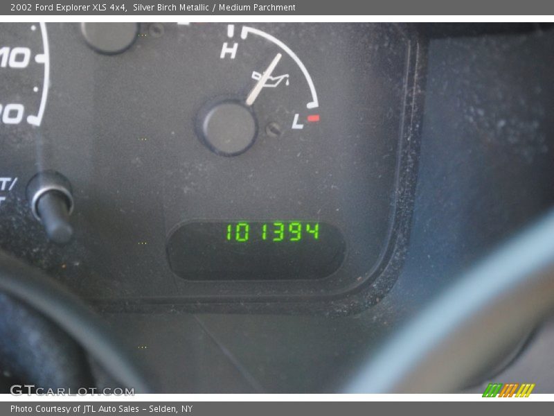 Silver Birch Metallic / Medium Parchment 2002 Ford Explorer XLS 4x4
