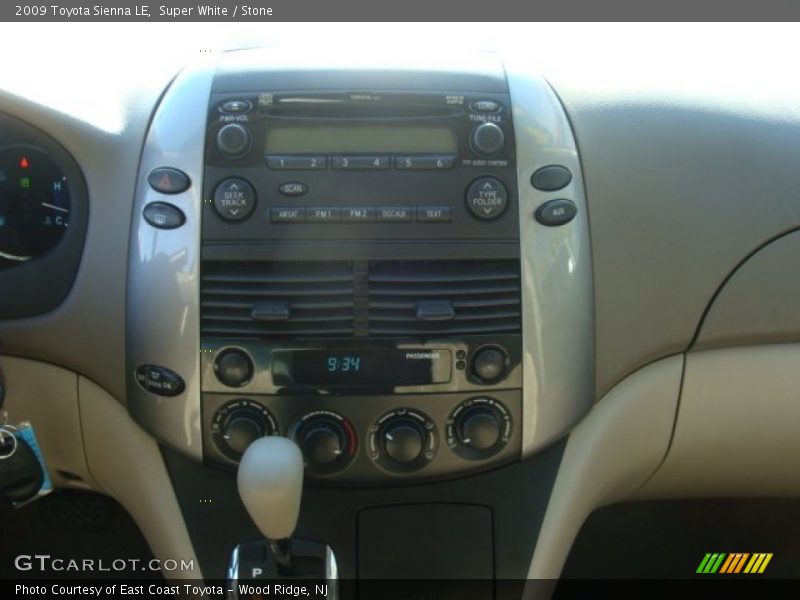 Super White / Stone 2009 Toyota Sienna LE